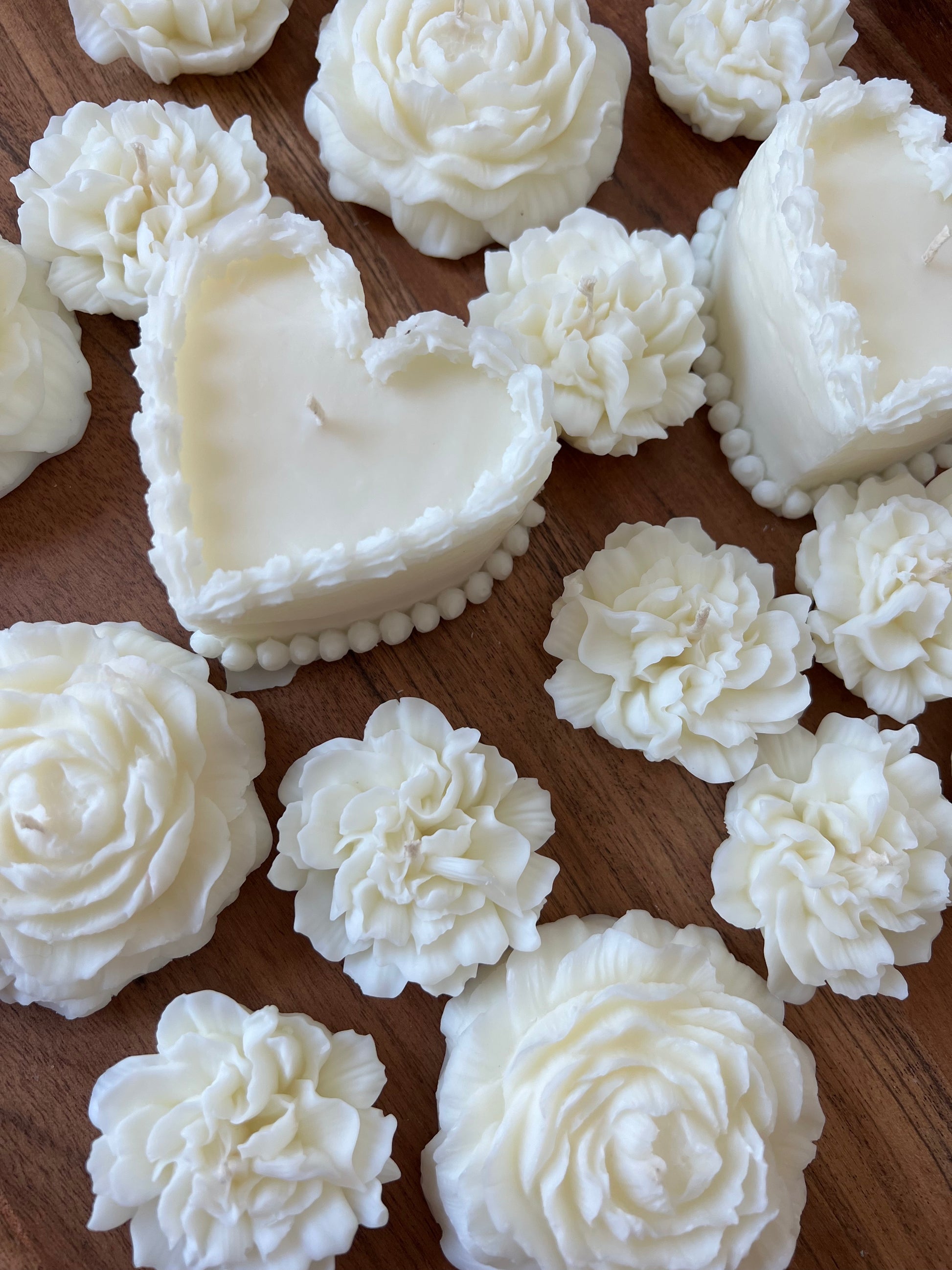 Heart-shaped cake candle 